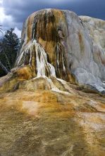 mammoth springs yellowstone.jpg